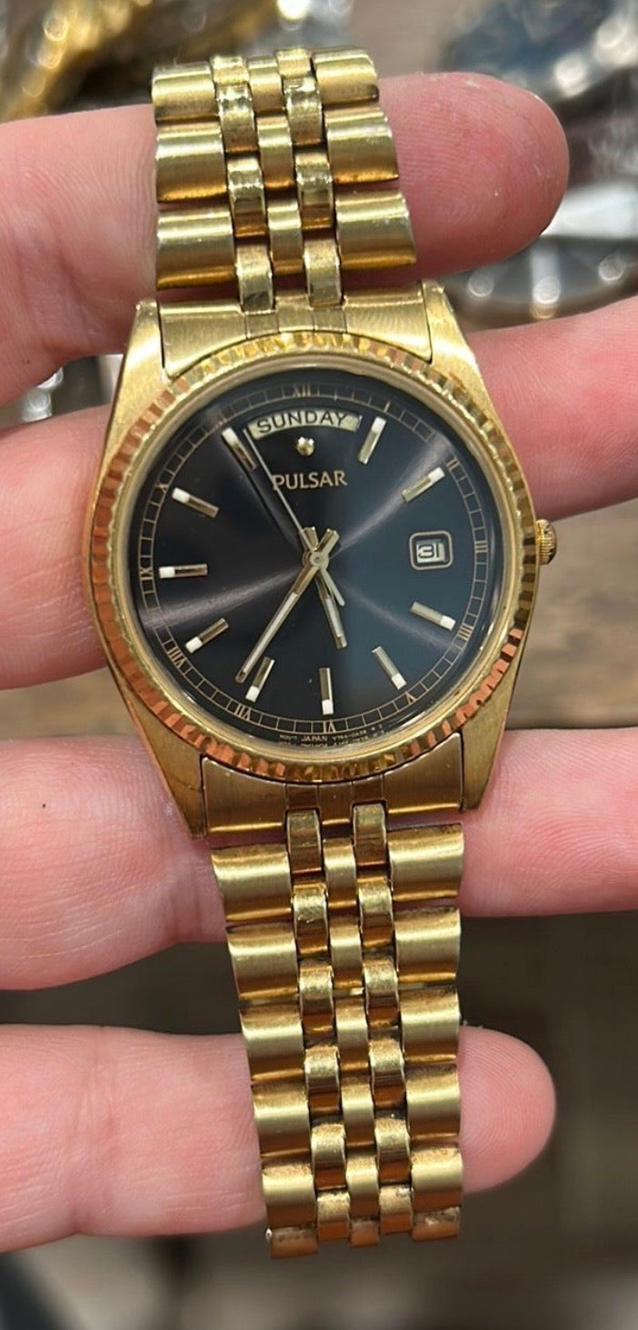 Pulsar Men's Gold Tone Black
Dial Dress Watch 762149